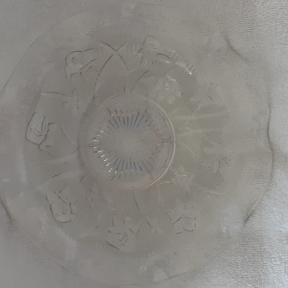 Jeannette depression glass iris & herringbone ruffled bowl. - Picture 3 of 6